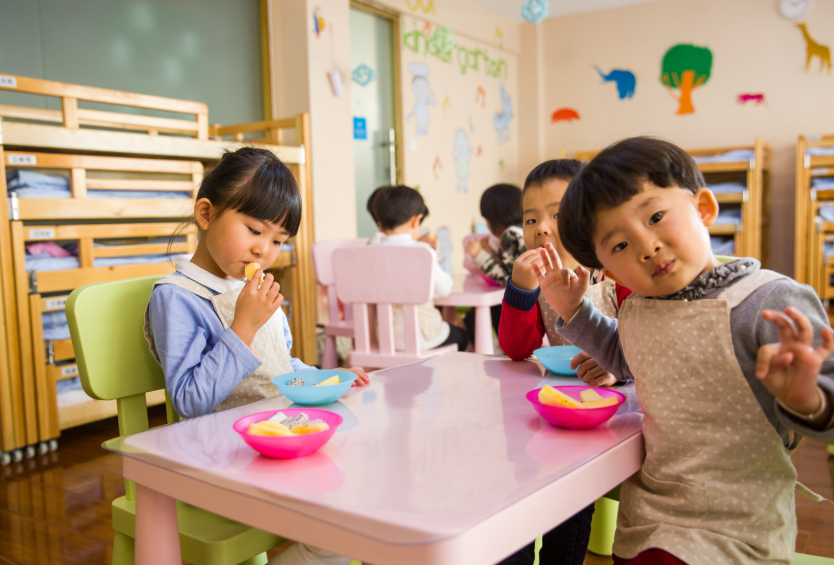 幼稚園の給食はある？お弁当との違い・メリット・給食費まで完全ガイド【2026年版】
